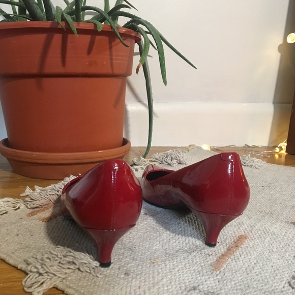 BCBG Red Pointed Toe Kitten Heels - Picture 6 of 7